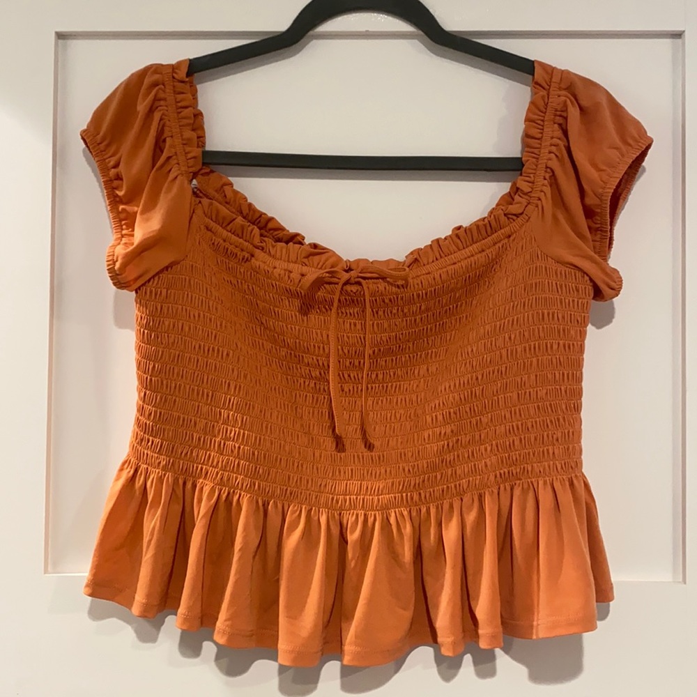 BCBGeneration SMOCKED TOP - Picture 3 of 4